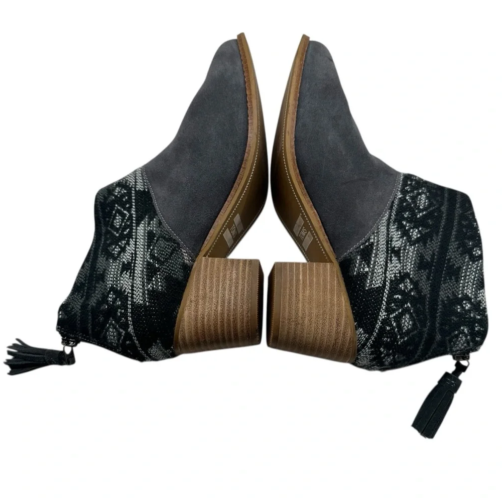 Toms Gray Suede Ankle Booties with Patterned Knit Collar Size: 7.5